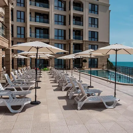 Cabacum Pleasure Beachfront - 50m To And Pool Hotel apartamentowy